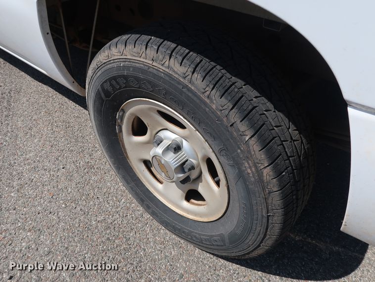 image for item DH3526 2004 Chevrolet Silverado 1500 pickup truck