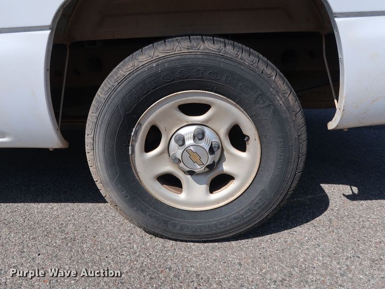 image for item DH3526 2004 Chevrolet Silverado 1500 pickup truck