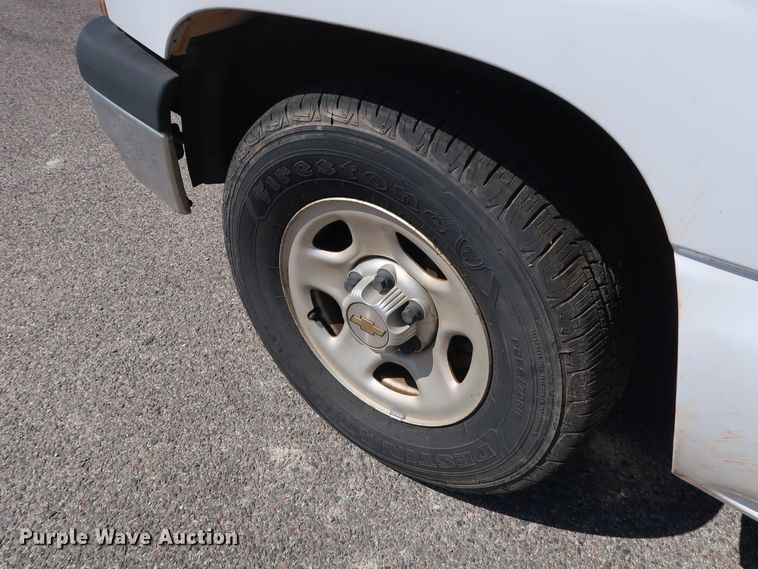 image for item DH3526 2004 Chevrolet Silverado 1500 pickup truck