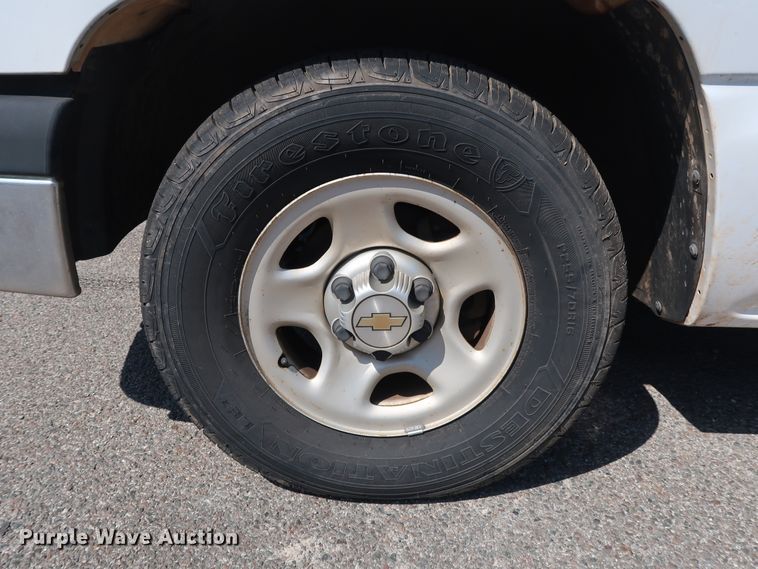 image for item DH3526 2004 Chevrolet Silverado 1500 pickup truck