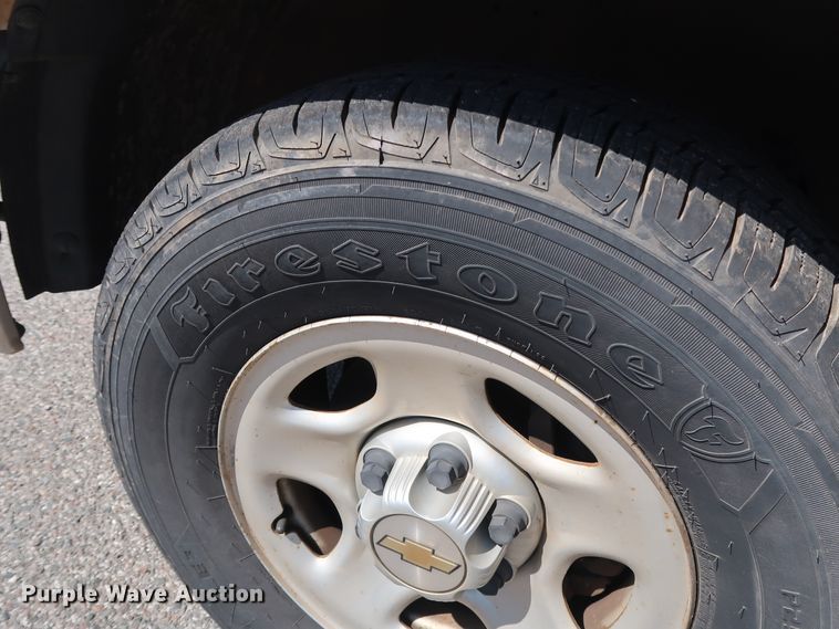 image for item DH3526 2004 Chevrolet Silverado 1500 pickup truck