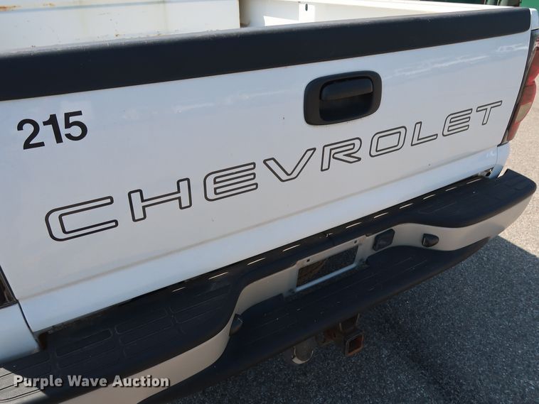image for item DH3526 2004 Chevrolet Silverado 1500 pickup truck