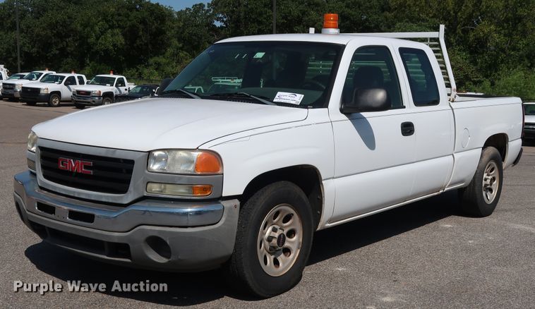 image for item DH3527 2005 GMC Sierra 1500 pickup truck