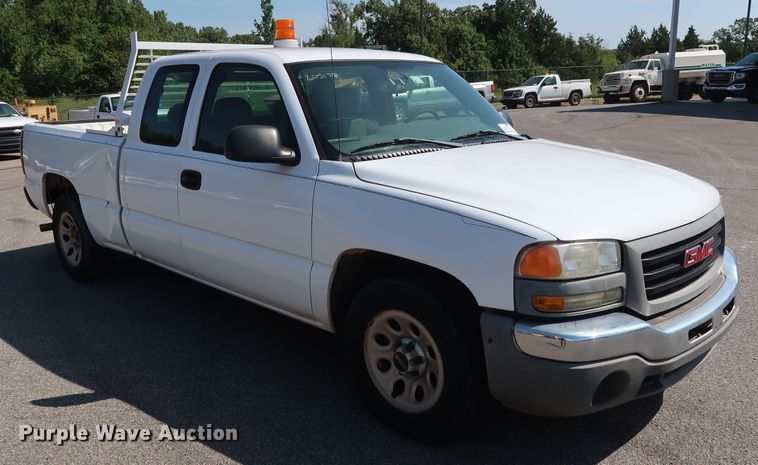image for item DH3527 2005 GMC Sierra 1500 pickup truck
