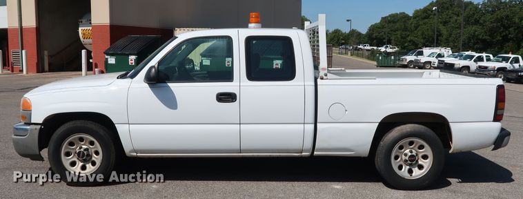 image for item DH3527 2005 GMC Sierra 1500 pickup truck