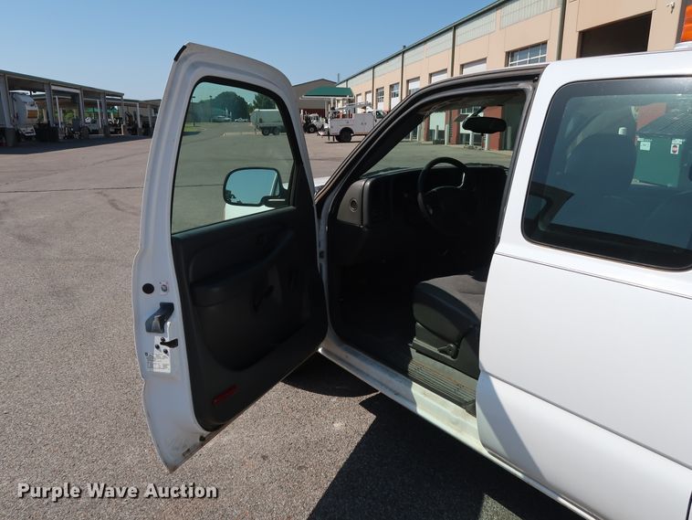 image for item DH3527 2005 GMC Sierra 1500 pickup truck