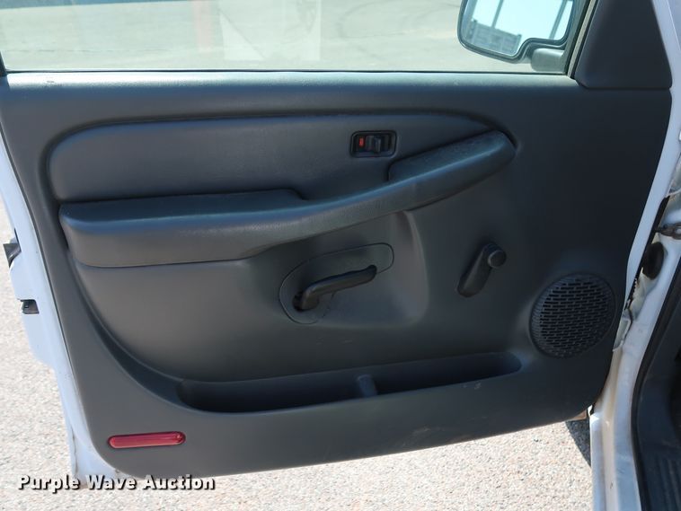 image for item DH3527 2005 GMC Sierra 1500 pickup truck