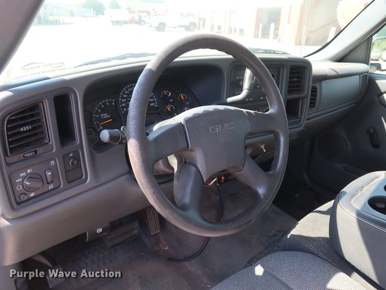 image for item DH3527 2005 GMC Sierra 1500 pickup truck