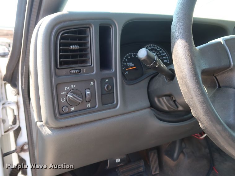 image for item DH3527 2005 GMC Sierra 1500 pickup truck