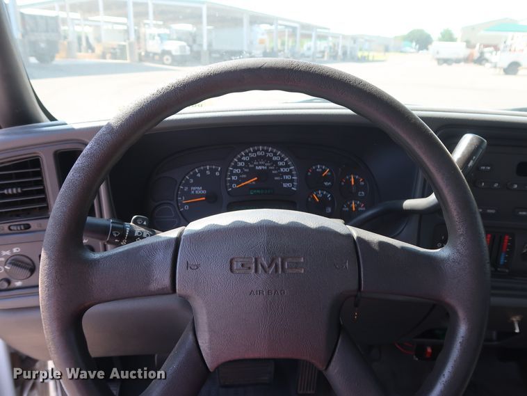 image for item DH3527 2005 GMC Sierra 1500 pickup truck