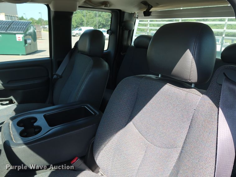 image for item DH3527 2005 GMC Sierra 1500 pickup truck