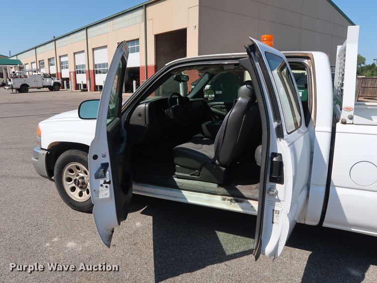 image for item DH3527 2005 GMC Sierra 1500 pickup truck