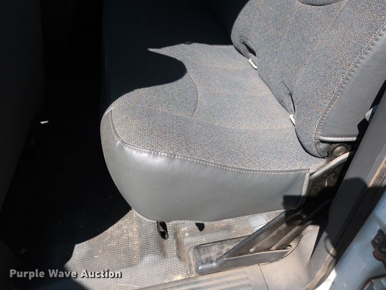 image for item DH3527 2005 GMC Sierra 1500 pickup truck