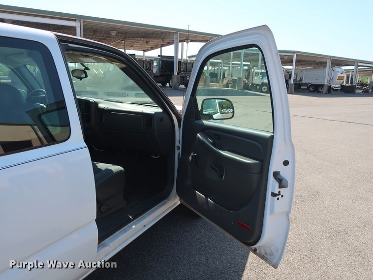 image for item DH3527 2005 GMC Sierra 1500 pickup truck