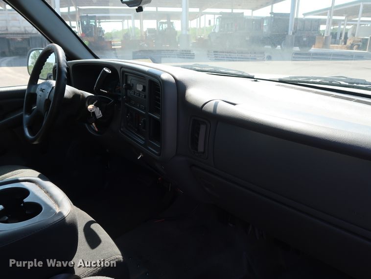 image for item DH3527 2005 GMC Sierra 1500 pickup truck