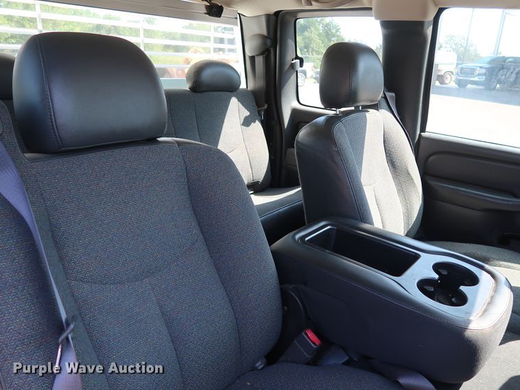 image for item DH3527 2005 GMC Sierra 1500 pickup truck