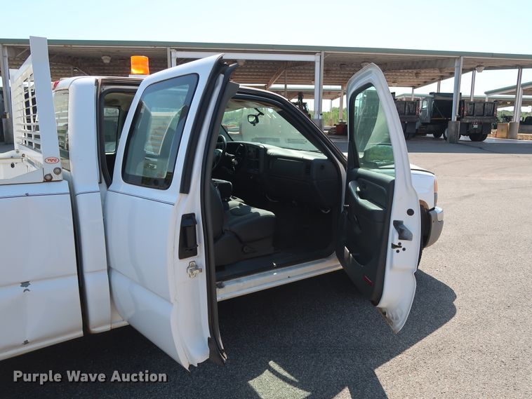 image for item DH3527 2005 GMC Sierra 1500 pickup truck