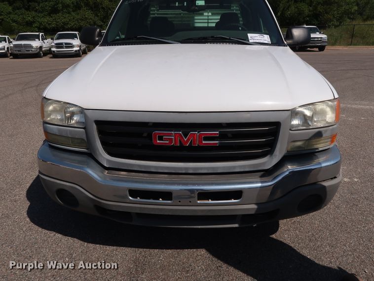 image for item DH3527 2005 GMC Sierra 1500 pickup truck