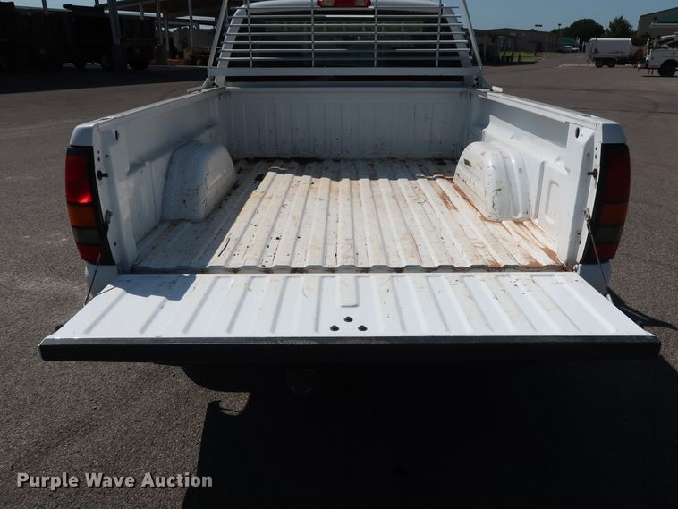 image for item DH3527 2005 GMC Sierra 1500 pickup truck