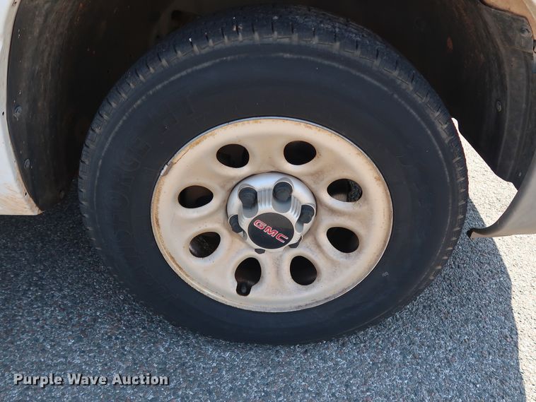 image for item DH3527 2005 GMC Sierra 1500 pickup truck