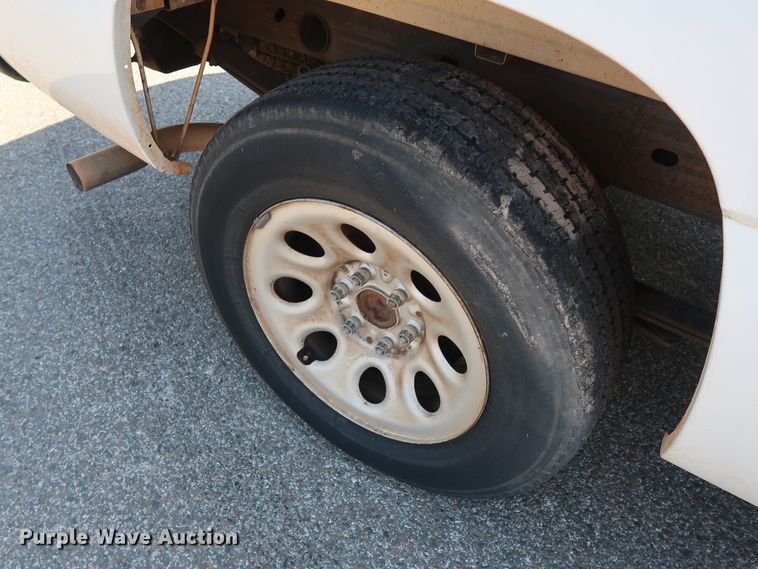 image for item DH3527 2005 GMC Sierra 1500 pickup truck