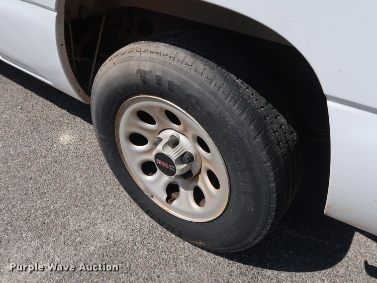 image for item DH3527 2005 GMC Sierra 1500 pickup truck