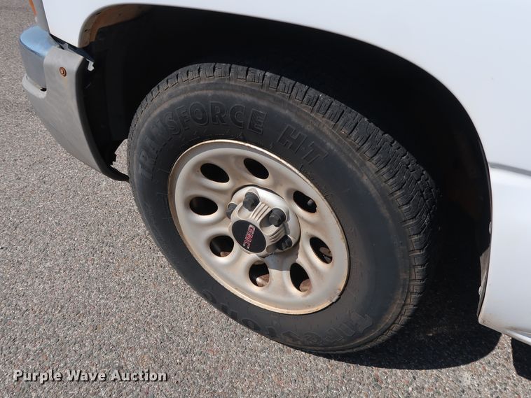 image for item DH3527 2005 GMC Sierra 1500 pickup truck
