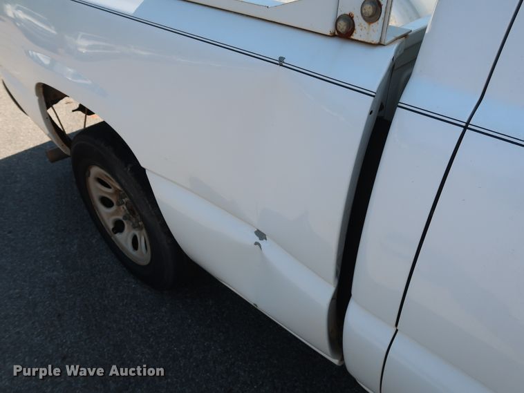 image for item DH3527 2005 GMC Sierra 1500 pickup truck