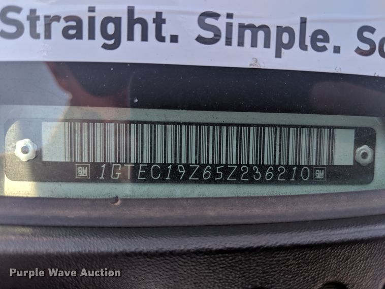 image for item DH3527 2005 GMC Sierra 1500 pickup truck