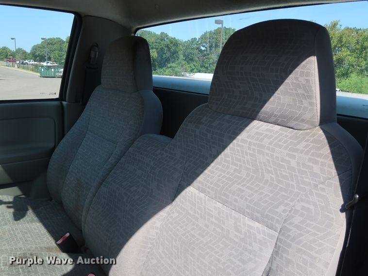 image for item DH3528 2005 GMC Canyon pickup truck