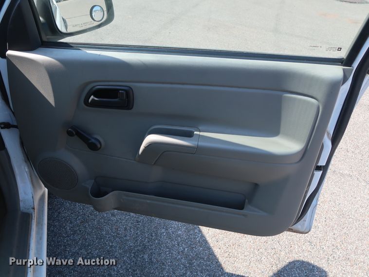 image for item DH3528 2005 GMC Canyon pickup truck