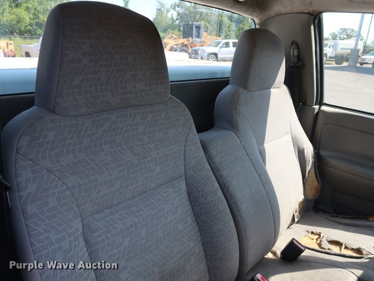 image for item DH3528 2005 GMC Canyon pickup truck