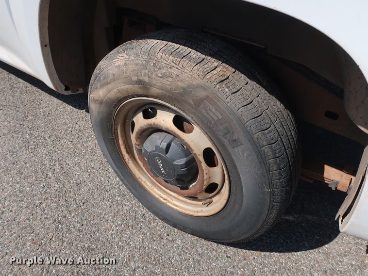 image for item DH3528 2005 GMC Canyon pickup truck