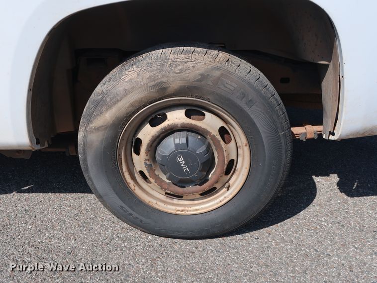 image for item DH3528 2005 GMC Canyon pickup truck