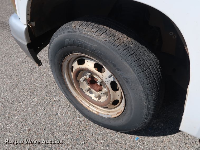 image for item DH3528 2005 GMC Canyon pickup truck