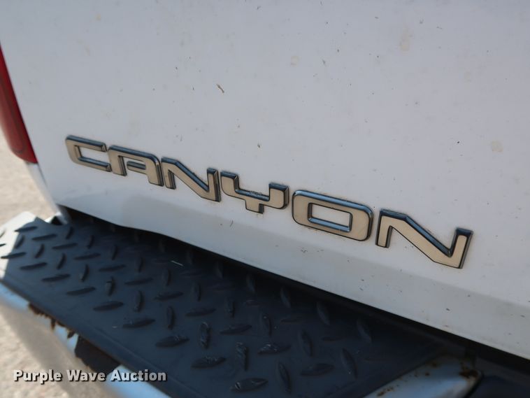 image for item DH3528 2005 GMC Canyon pickup truck