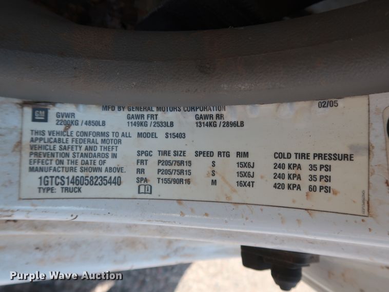 image for item DH3528 2005 GMC Canyon pickup truck