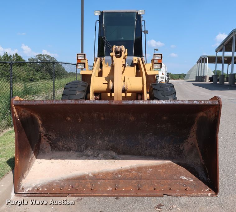 image for item DH3529 1998 Case 621B wheel loader
