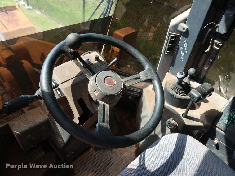 image for item DH3529 1998 Case 621B wheel loader