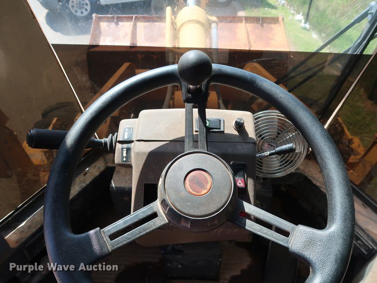 image for item DH3529 1998 Case 621B wheel loader