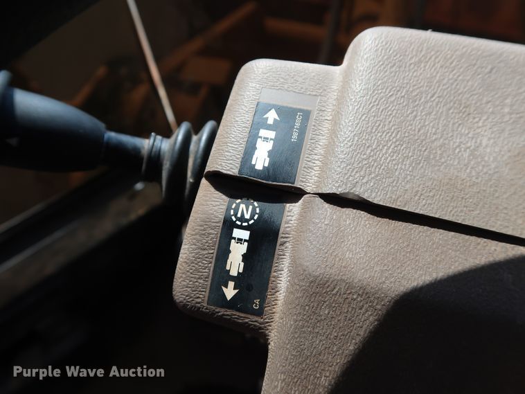 image for item DH3529 1998 Case 621B wheel loader