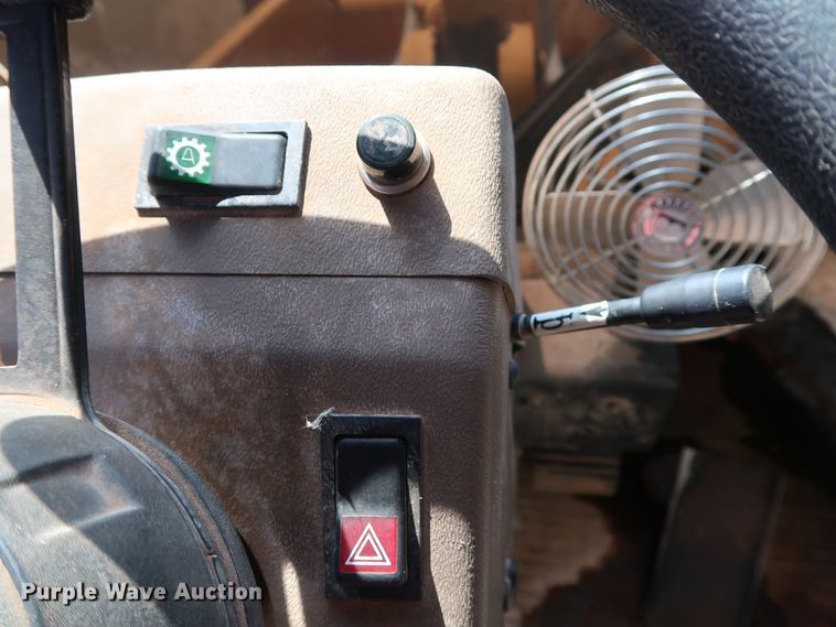 image for item DH3529 1998 Case 621B wheel loader