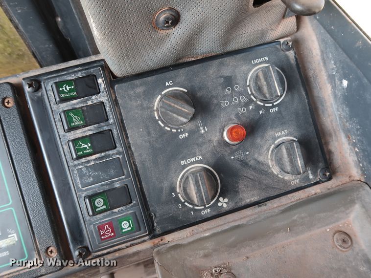 image for item DH3529 1998 Case 621B wheel loader