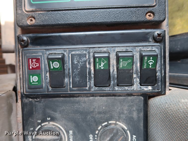 image for item DH3529 1998 Case 621B wheel loader