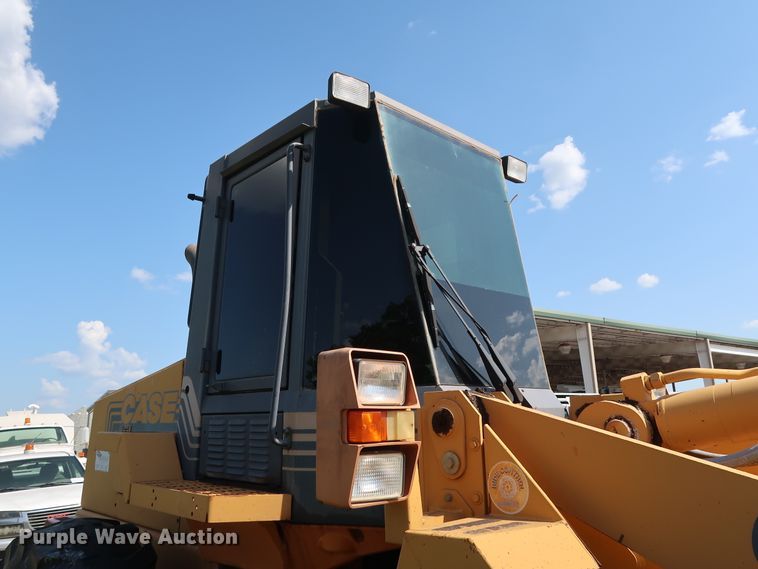 image for item DH3529 1998 Case 621B wheel loader