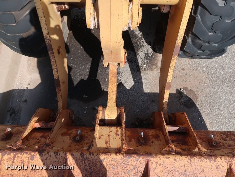 image for item DH3529 1998 Case 621B wheel loader