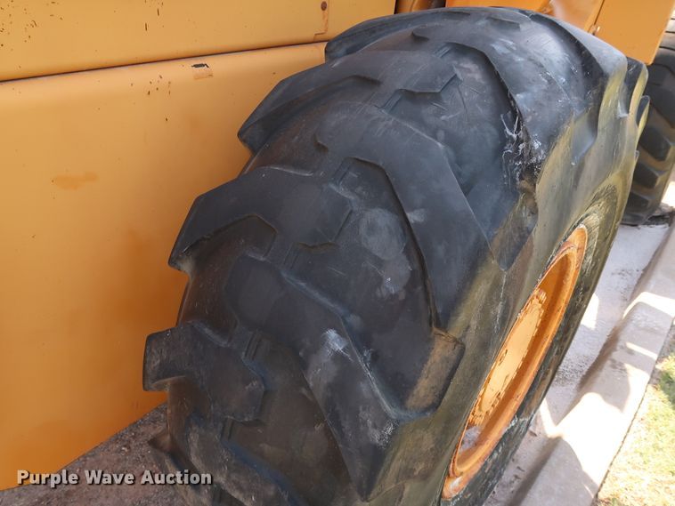 image for item DH3529 1998 Case 621B wheel loader