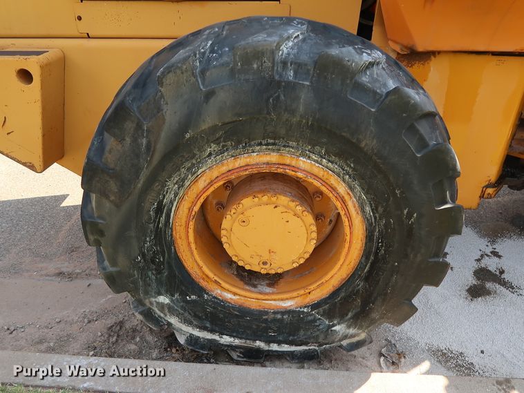 image for item DH3529 1998 Case 621B wheel loader