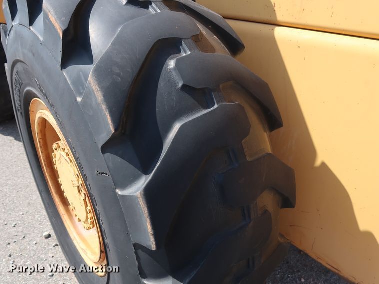 image for item DH3529 1998 Case 621B wheel loader