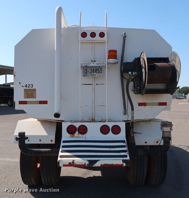 image for item DH3532 1992 Ford F700 water truck